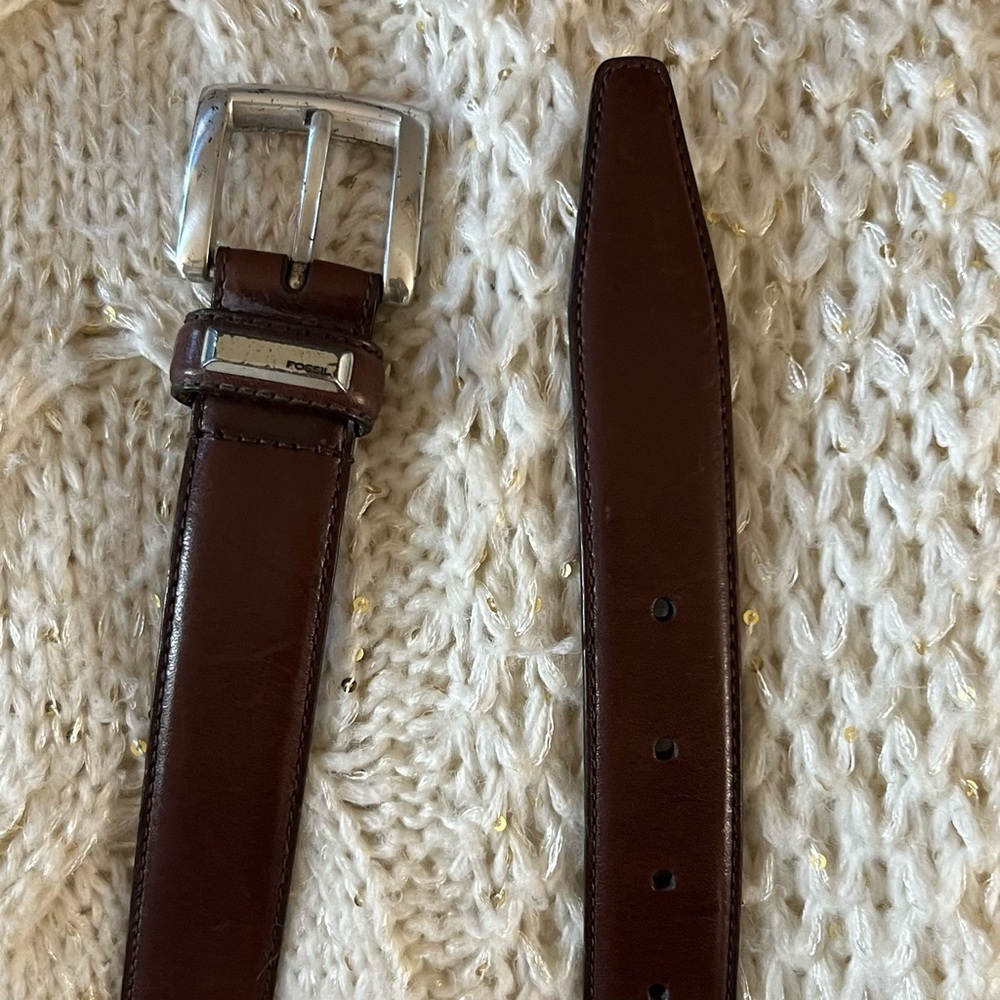 Vintage FOSSIL Genuine Leather BROWN Belt W/ Silver BUCKLE Medium (M) 29-33” - Picture 6 of 17